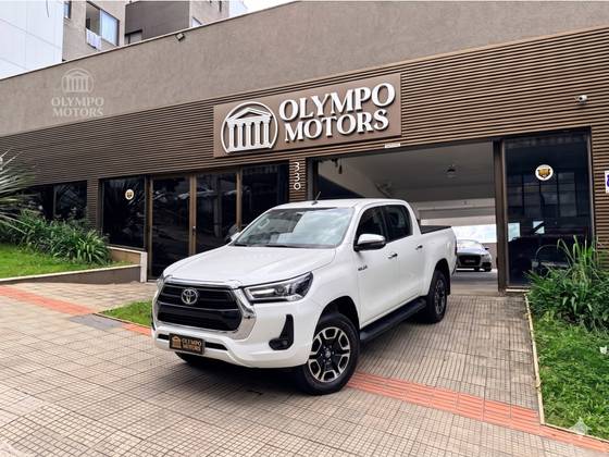 TOYOTA HILUX 2.8 D-4D TURBO DIESEL CD SRX PLUS 4X4 AUTOMÁTICO